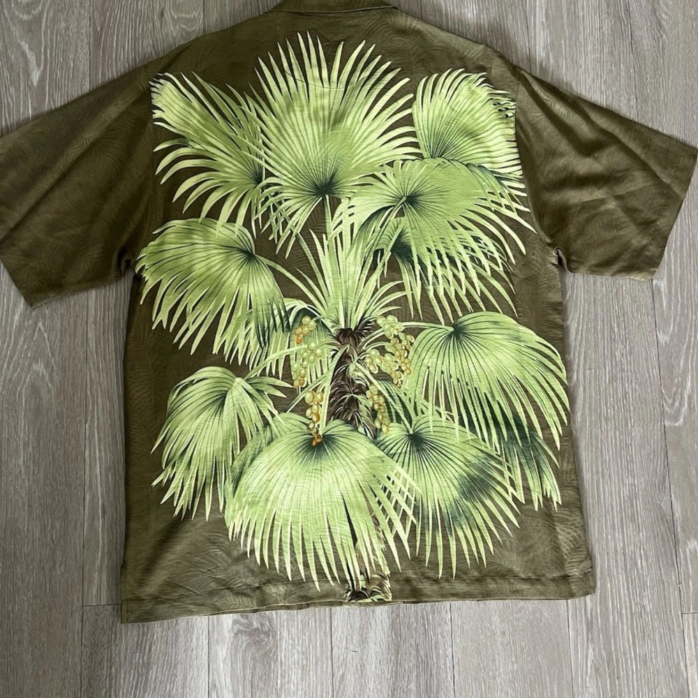Tommy Bahama Palm Tree 100% Silk Button Up Shirt, Size M Short Sleeve Hawaiian
